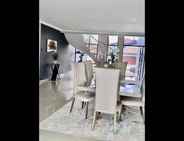 8 BEDROOM HOUSE FOR SALE IN SAVANNAH COUNTRY ESTATE